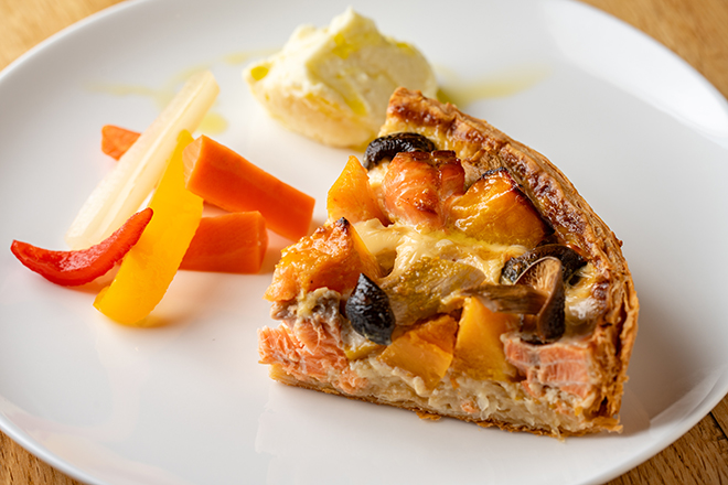 季節野菜のキッシュをバターナッツ、しめじを加えてアレンジ